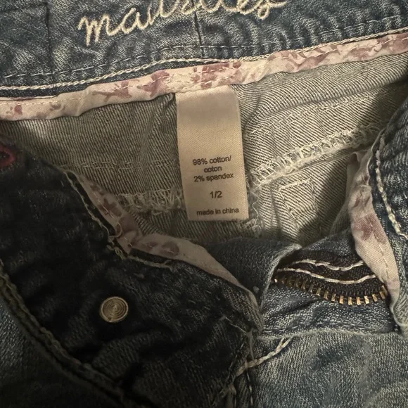 Capri’s - Picture 2 of 2